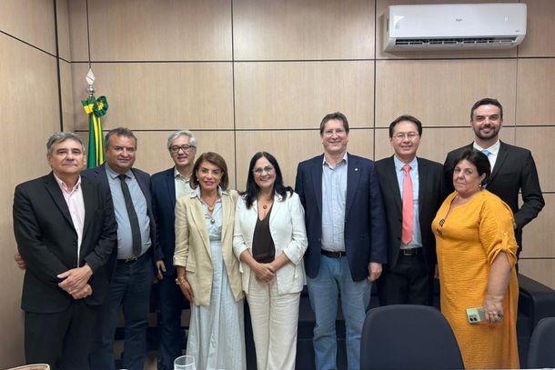 Vereadora Professora Jandineia, professor Bruno, vice-prefeito Rubinho Bertolini e a secret&aacute;ria municipal de Educa&ccedil;&atilde;o, Neira  Pinheiro, durante encontro no Minist&eacute;rio da Educa&ccedil;&atilde;o, em Bras&iacute;lia