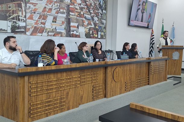 Participantes na audi&ecirc;ncia p&uacute;blica sobre Pol&iacute;tica de Assist&ecirc;ncia Social em Pen&aacute;polis