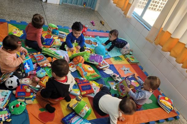 Os novos livros possuem formatos e tem&aacute;ticas voltados para cada faixa et&aacute;ria dos alunos