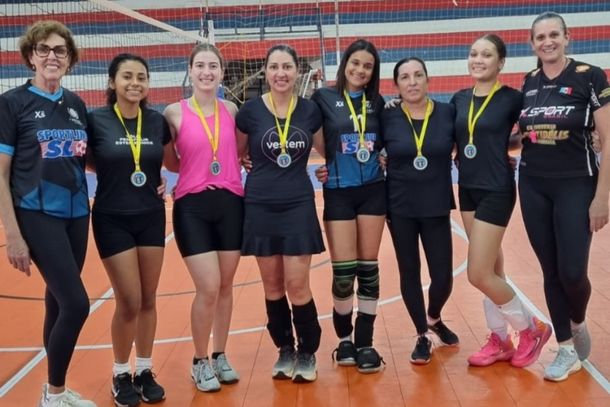 As 36 alunas participantes foram divididas em seis equipes que jogaram entre si