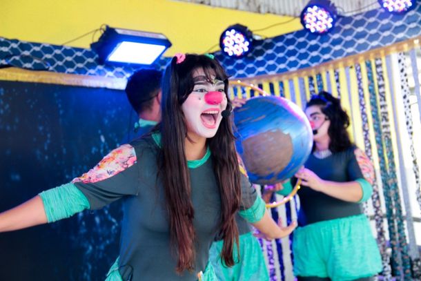 Pe&ccedil;a teatral "Eco Clown", da Companhia Circo Teatro Sem Lona