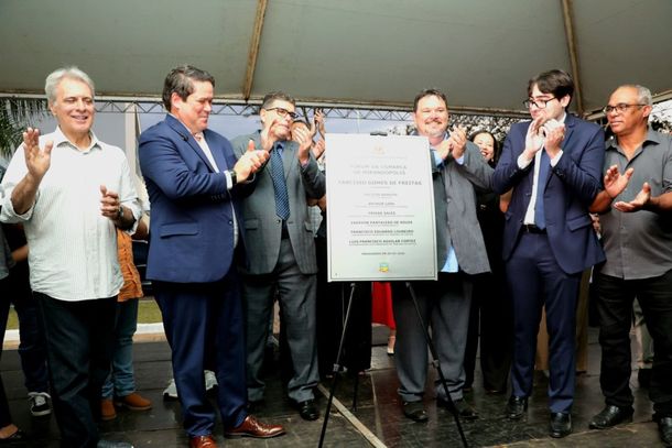Com 3.385,95 metros quadrados de &aacute;rea constru&iacute;da, o novo F&oacute;rum foi projetado para abrigar at&eacute; tr&ecirc;s varas judiciais e um Juizado Especial C&iacute;vel, al&eacute;m de espa&ccedil;os destinados ao Minist&eacute;rio P&uacute;blico, &agrave; Defensoria P&uacute;blica, a psic&oacute;logos, assistentes sociais e a um posto banc&aacute;rio