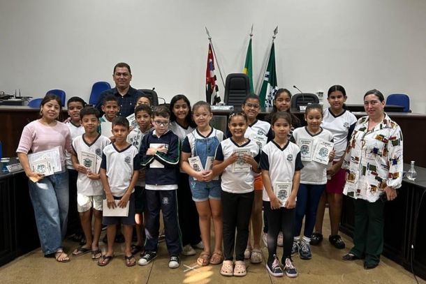 Professora e alunos da EMEF Livramento