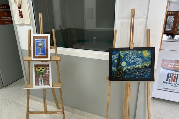 Obra em destaque na Exposi&ccedil;&atilde;o Artesanato e Pintura, da artista Ana Carolina, em cartaz na Biblioteca da FUNEPE at&eacute; o fim de agosto