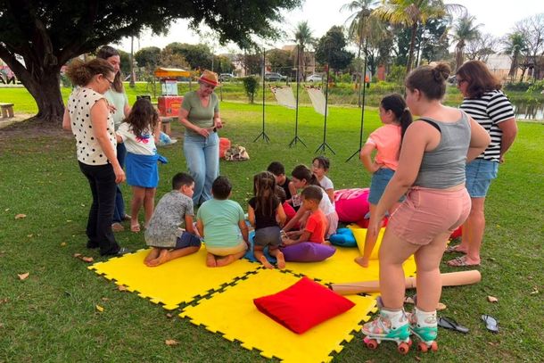 A a&ccedil;&atilde;o de escuta prop&otilde;e o protagonismo infantil por meio de contribui&ccedil;&otilde;es referentes aos desejos e necessidades das crian&ccedil;as 