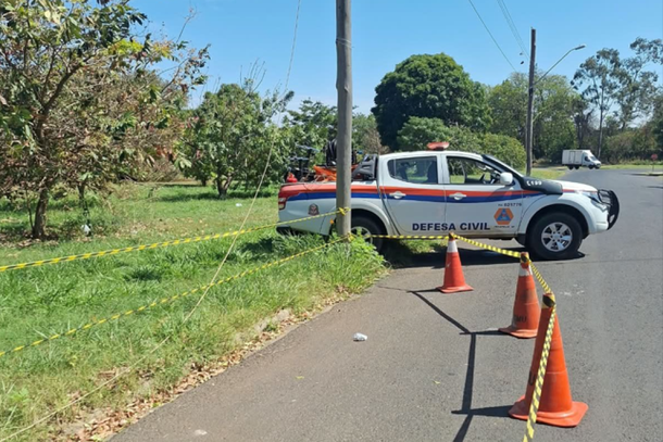 Cabo estava ca&iacute;do na rua Irm&atilde;os Chris&oacute;stomo de Oliveira, no Jardim Morumbi