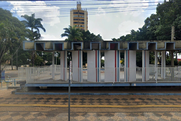 Pen&aacute;polis