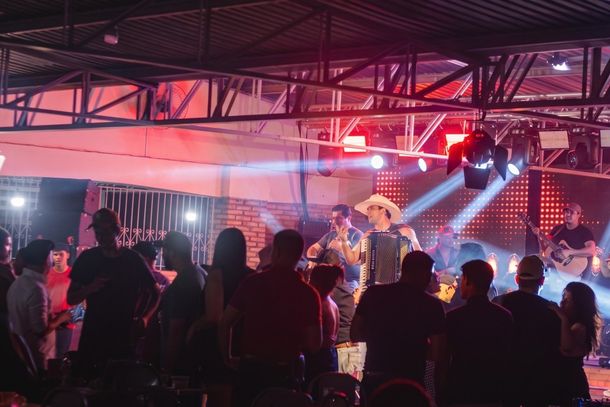 Dupla Gabriel & Santiago agitou a noite no Bagua&ccedil;u