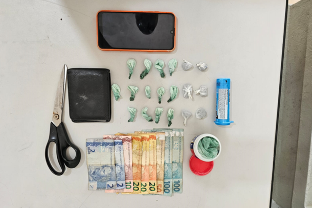 Materiais apreendidos durante a&ccedil;&atilde;o policial