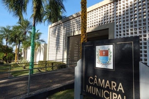 C&acirc;mara de Pen&aacute;polis