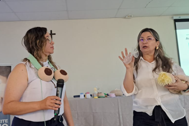 A oficina foi ministrada pelas enfermeiras obst&eacute;tricas Kelly Quimello e Milene Teixeira