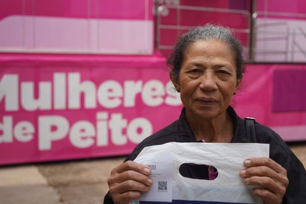 A aposentada C&iacute;cera Venceslau Leite, 66 anos, moradora do bairro Ezequiel Barbosa, foi uma das primeiras mulheres a realizar o exame na ter&ccedil;a-feira
