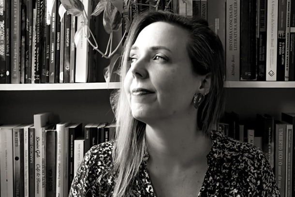 Ana R&uuml;sche &eacute; escritora, professora e pesquisadora brasileira dedicada &agrave; ecocr&iacute;tica