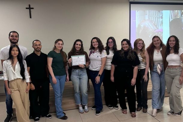 Os acad&ecirc;micos conheceram ainda diferentes recursos empregados na &aacute;rea, como crioterapia, massoterapia, mobiliza&ccedil;&atilde;o articular, libera&ccedil;&atilde;o miofascial e alongamentos passivos e ativos