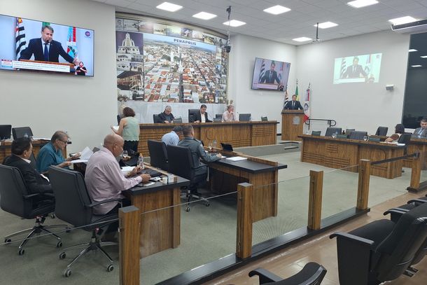 Cuidados com escorpi&otilde;es na rede municipal de ensino &eacute; tema de requerimento do vereador J&uacute;lio Caetano