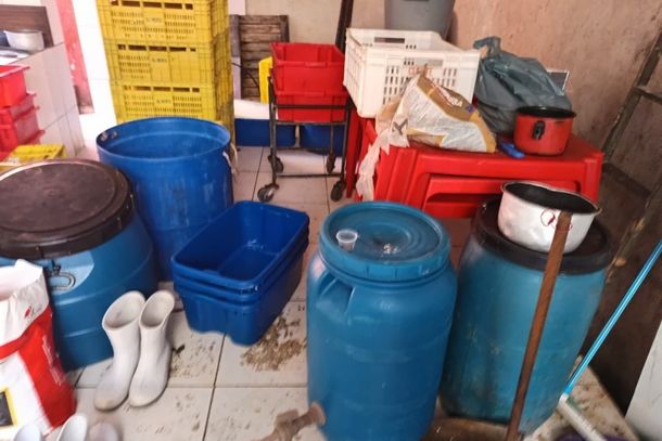 Vigil&acirc;ncia Sanit&aacute;ria interdita f&aacute;brica clandestina de produtos de origem animal em Birigui