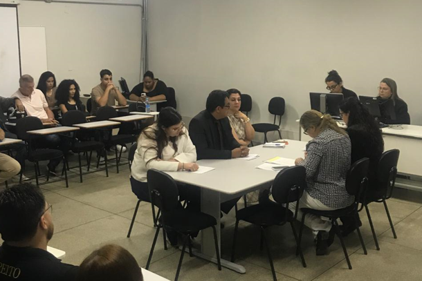 Alunos de Direito simulam audi&ecirc;ncia previdenci&aacute;ria em Pen&aacute;polis