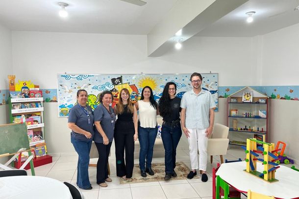 Durante a visita, a nova delegada da Delegacia de Defesa da Mulher conheceu a estrutura f&iacute;sica e o funcionamento do &oacute;rg&atilde;o 