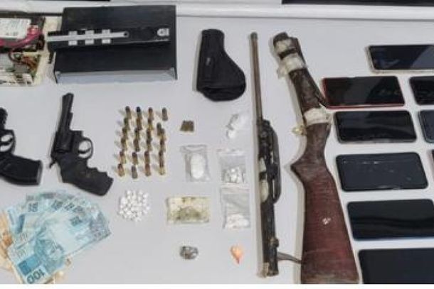 Materiais apreendidos durante opera&ccedil;&atilde;o policial