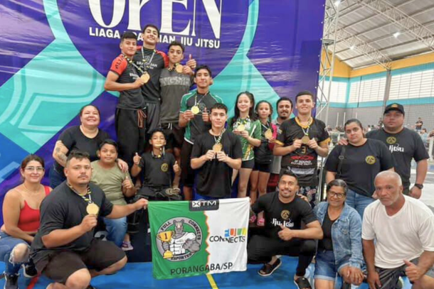 A equipe Aliados BJJ Porangaba na cidade de Itapetininga, representando o munic&iacute;pio na etapa do Sudeste Paulista de jiu-jitsu.