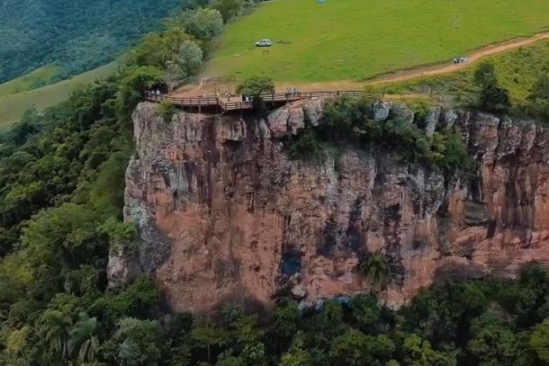Ecoparque Pedra do &Iacute;ndio &eacute; op&ccedil;&atilde;o de lazer e contato com a natureza em Botucatu