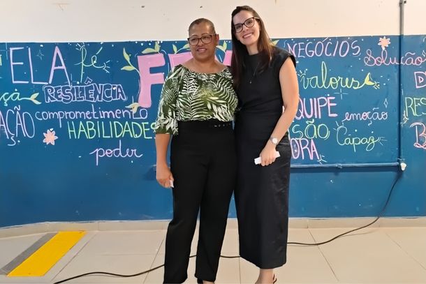 Diretora Roseli Soares Paulino,da Escola Aldo Angelini Acompanhada com Dra. Marcela Albuquerque