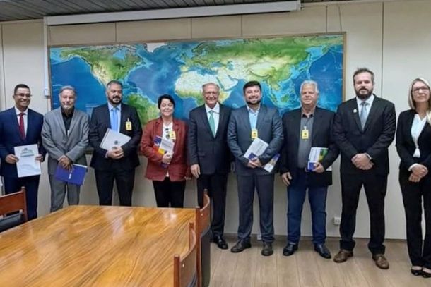 Prefeito de Porangaba busca R$ 6 milh&otilde;es em recursos em Bras&iacute;lia