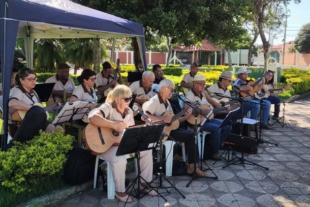 Caf&eacute; com Viola anima manh&atilde; de domingo em Porangaba