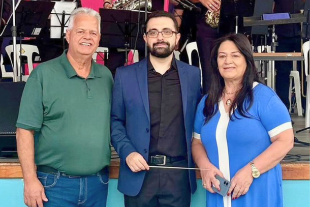 Prefeito Cal, maestro Henrique e a primeira-dama Denise durante evento beneficente em Interlagos.