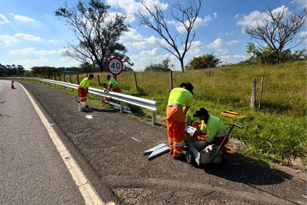 Servi&ccedil;os de conserva&ccedil;&atilde;o e manuten&ccedil;&atilde;o foram realizados em trecho da Rodovia Benedito de Oliveira Vaz.