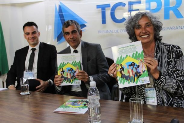  Livro facilita compreender a Constitui&ccedil;&atilde;o Federal 