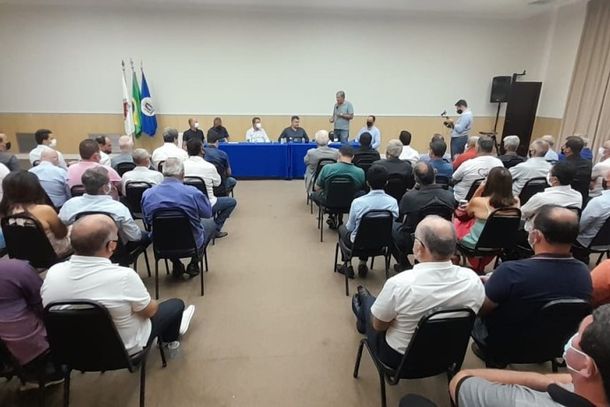 Encontro foi realizado no sal&atilde;o de reuni&otilde;es de um hotel da cidade 
