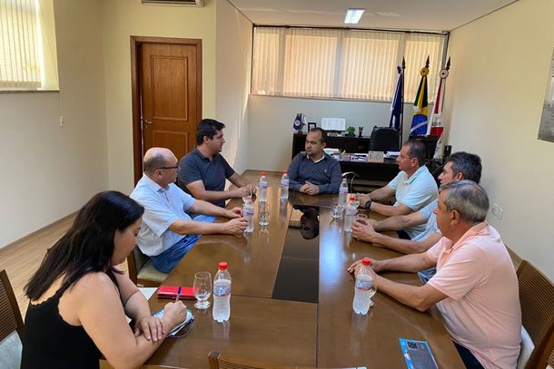 Representante da Talinda teve reuni&atilde;o com presidente da C&acirc;mara, vereadores e secret&aacute;rio municipal 