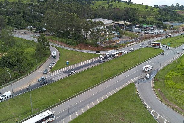 Local de encontro das duas rodovias, no per&iacute;metro urbano de Pouso Alegre 