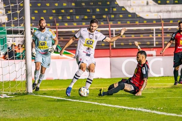 PAFC imp&ocirc;s goleada no advers&aacute;rio em Governador Valadares 