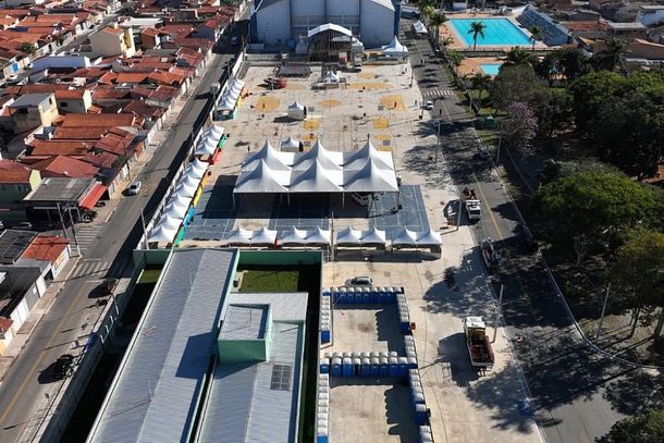 A Pra&ccedil;a Municipal de Esportes j&aacute; est&aacute; com toda a estrutura montada para a grande festa junina 