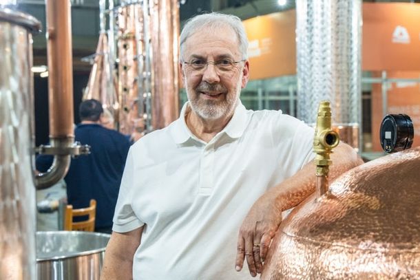A cacha&ccedil;a &eacute; uma bebida com uma carga simb&oacute;lica muito grande para a cultura e identidade brasileira 