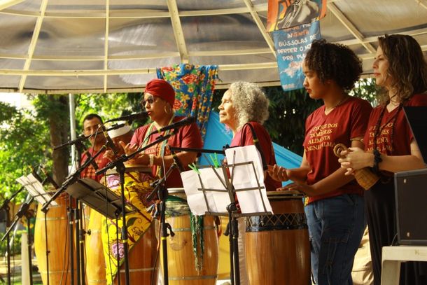 O projeto tem forma&ccedil;&atilde;o art&iacute;stico-cultural que une percuss&atilde;o afro-brasileira e dan&ccedil;a de matriz africana 