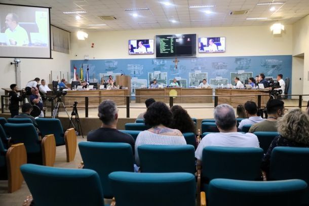 A sess&atilde;o acontece no Plen&aacute;rio da C&acirc;mara &agrave;s 18h e &eacute; aberta ao p&uacute;blico. 