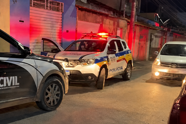 A per&iacute;cia t&eacute;cnica compareceu ao local. Foram mapeadas c&acirc;meras de seguran&ccedil;a na via p&uacute;blica que podem ter registrado a a&ccedil;&atilde;o