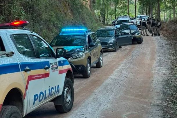 Carro usado no assalto foi encontrado abandonado. Dois dos assaltantes foram presos 