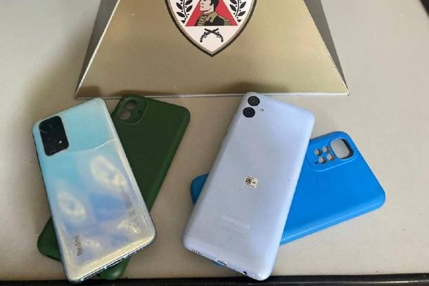 Dois celulares foram apreendidos com o suspeito  