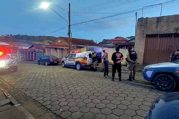 A Pol&iacute;cia Militar realizou dilig&ecirc;ncias na &aacute;rea e conseguiu prender quatro suspeitos de participa&ccedil;&atilde;o nos estupros 