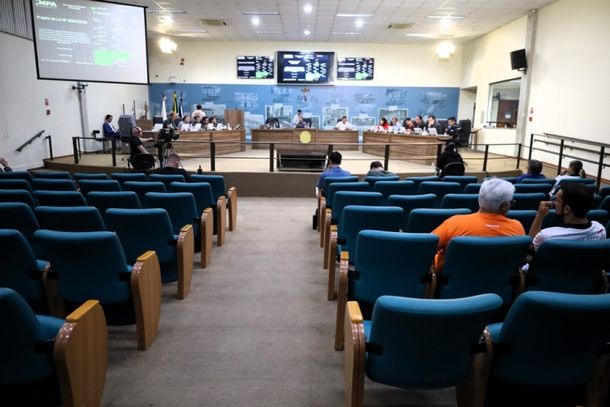 A sess&atilde;o acontece no Plen&aacute;rio da C&acirc;mara &agrave;s 18h e &eacute; aberta ao p&uacute;blico
