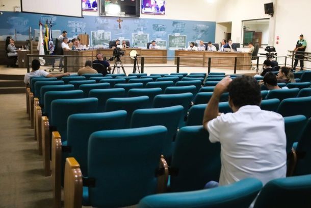A sess&atilde;o acontece no Plen&aacute;rio da C&acirc;mara &agrave;s 18h e &eacute; aberta ao p&uacute;blico