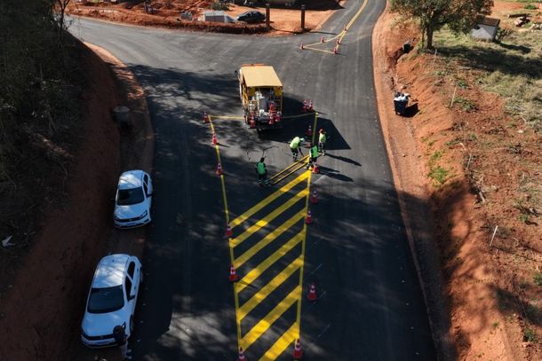 A pavimenta&ccedil;&atilde;o da estrada representa importante avan&ccedil;o na infraestrutura da &aacute;rea rural 