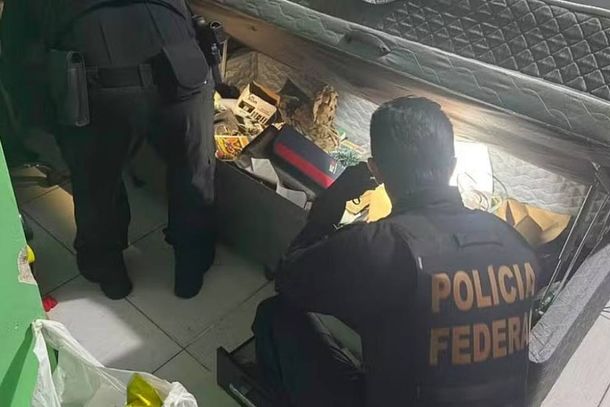 A Pol&iacute;cia Federal apreendeu material il&iacute;cito nesta ter&ccedil;a-feira