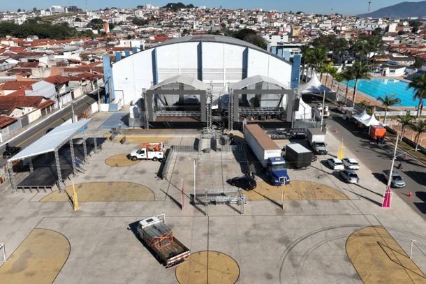 Tudo pronto na Pra&ccedil;a de Esportes/Ros&atilde;o para o evento que come&ccedil;a nesta sexta-feira 