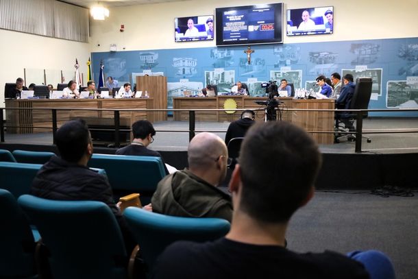 A sess&atilde;o acontece no Plen&aacute;rio da C&acirc;mara &agrave;s 18h e &eacute; aberta ao p&uacute;blico