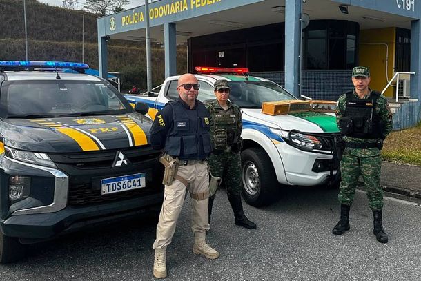 O ve&iacute;culo com os p&aacute;ssaros foi interceptado quando passou pelo Sul de Minas  